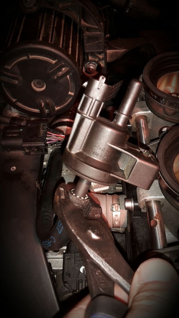 DIY Replace Fuel Tank Breather Valve (Fix for bouncing idle at fuel